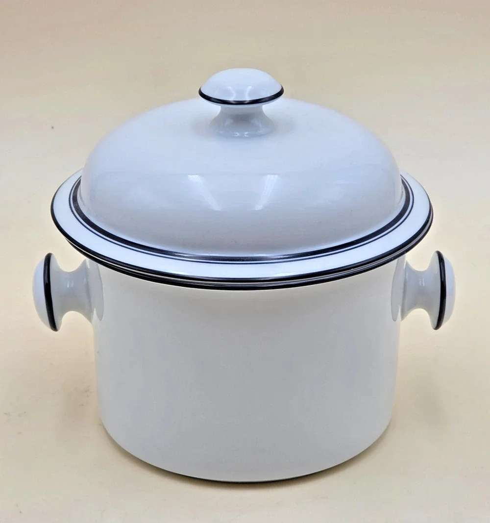 Dansk Bistro Christianshavn Casserole with Cover 2QT Portugal 8